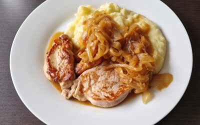 Solomillo de cerdo con cebolla caramelizada